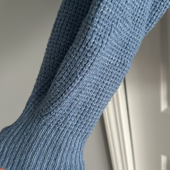 GAP Sweater - Picture 2 of 5